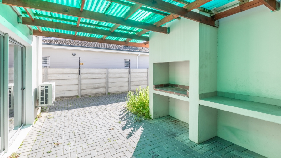 To Let 4 Bedroom Property for Rent in Parklands North Western Cape